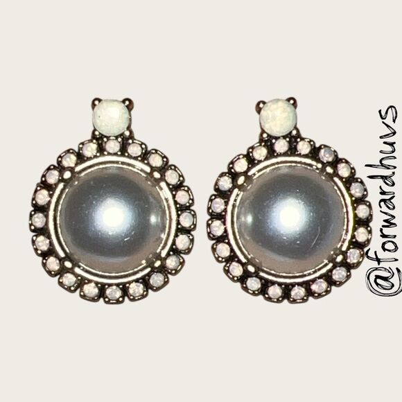 Bundle Sale 3 for $15 | Faux Pearl and Rhinestone Stud Earring - Picture 1 of 8